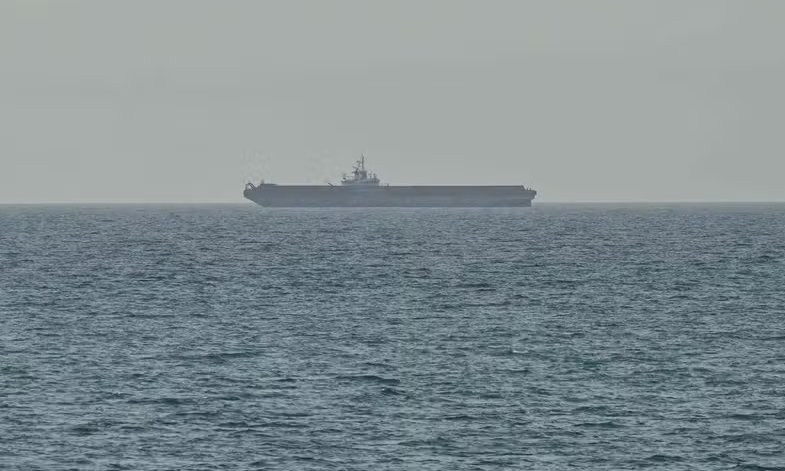 Trump anuncia apreensão de navio iraniano no Estreito de Ormuz; Irã promete retaliação em meio à tensão